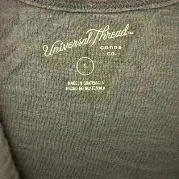 Universal Thread Grey V-neck Short Sleeve Tee Size Small - Picture 5 of 6